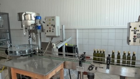 Továreň na spracovanie olív - plniaca/etiketovacia linka