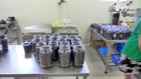 Továreň na spracovanie olív - baliace oddelenie